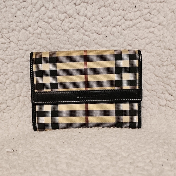 Burberry Handbags - EUC Burberry Fold Wallet